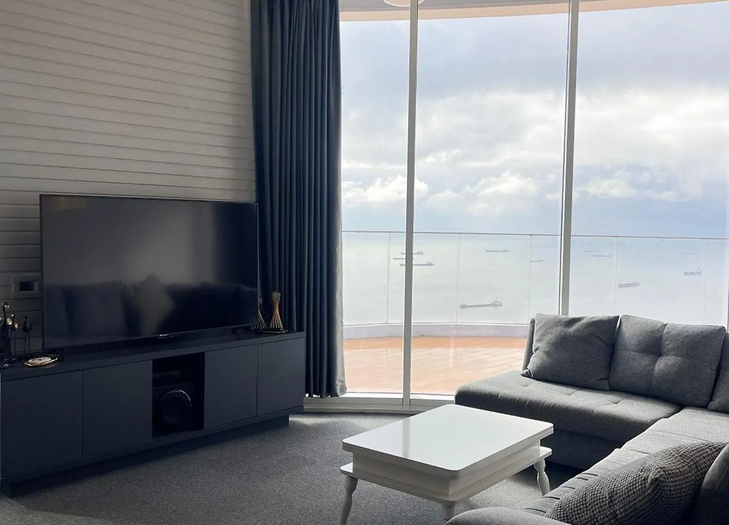 Luxury 2Br Condo Terrace&Sea View + Shopping Mall Istanbul